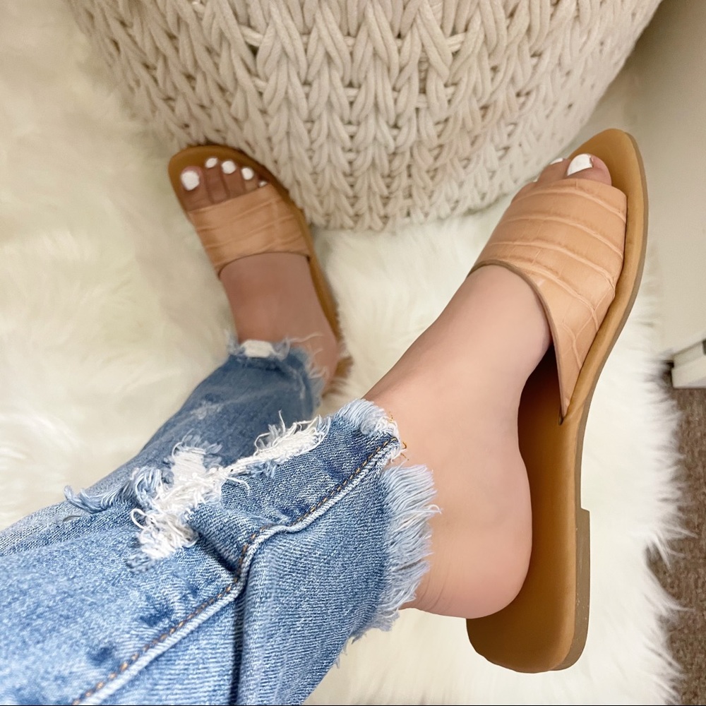 NEW Chrissy Sandal- in Nude - Picture 6 of 6